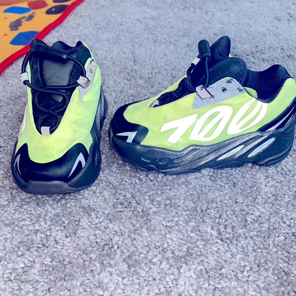 Yeezy boost 700